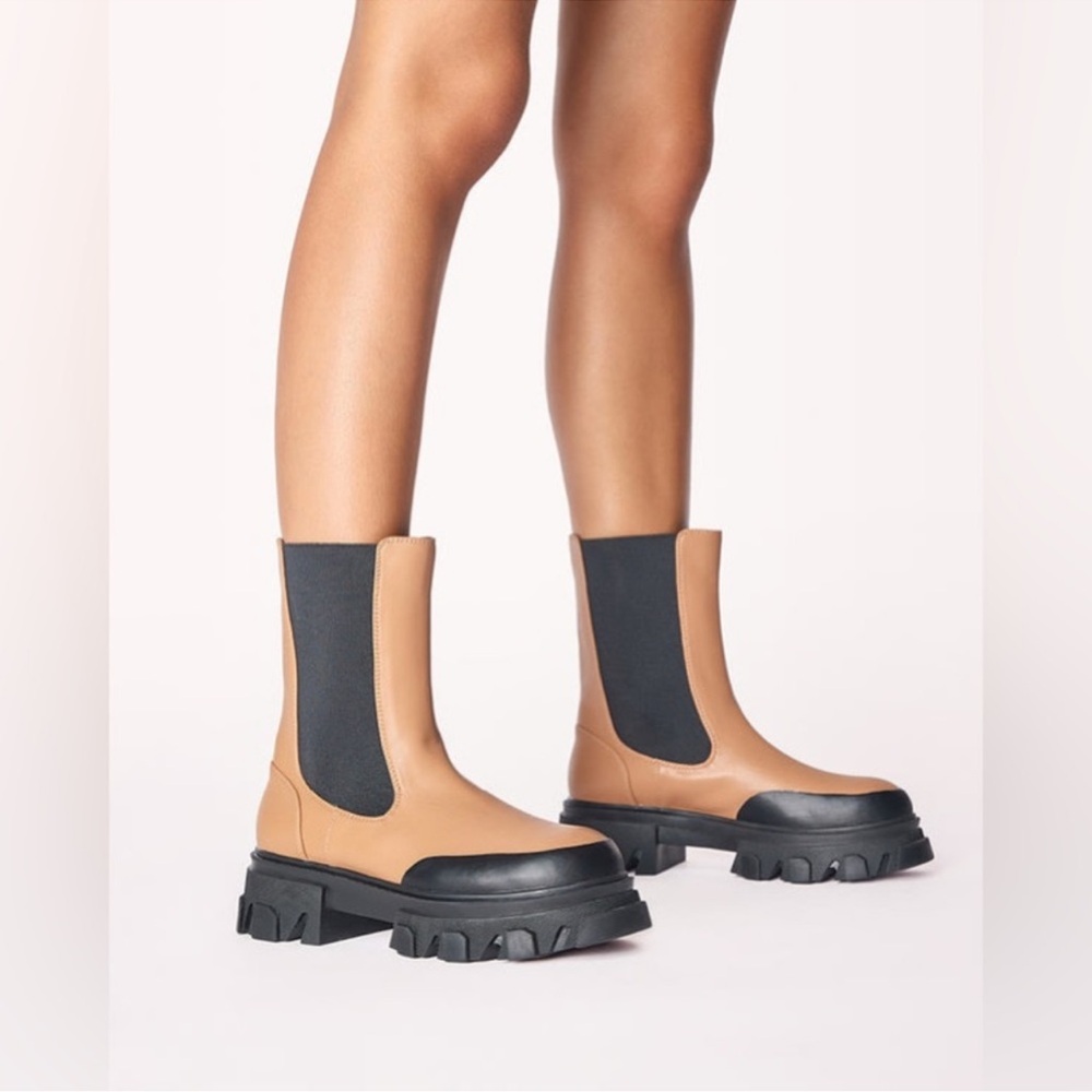 Women’s Billini Yuna Desert Platform Slip-On Combat Boots Size 8